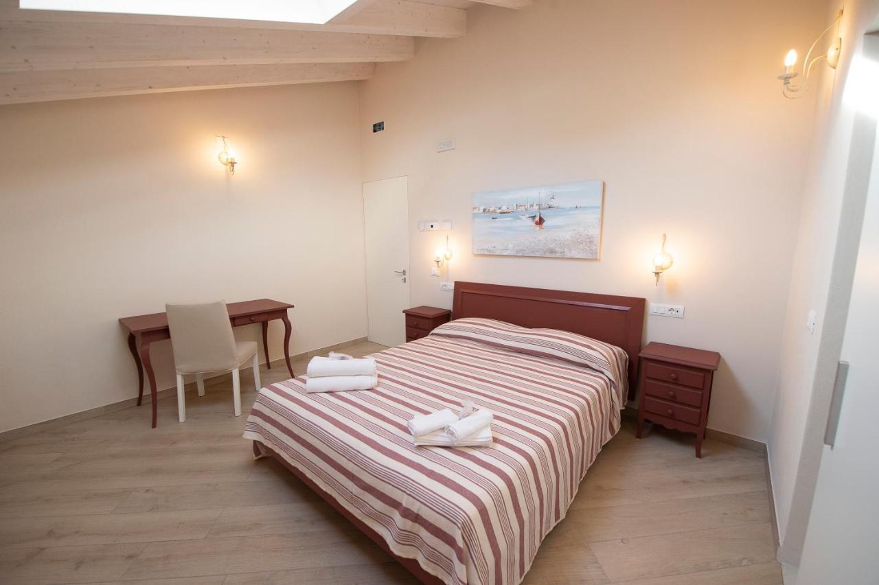 Frühstückspension Villino Micol A Due Passi Dal Mare Marina Di Carrara