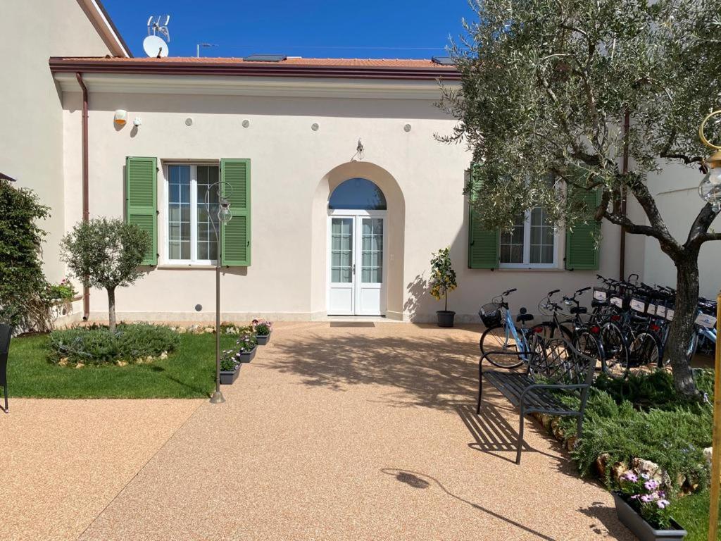 Frühstückspension Villino Micol A Due Passi Dal Mare Marina Di Carrara
